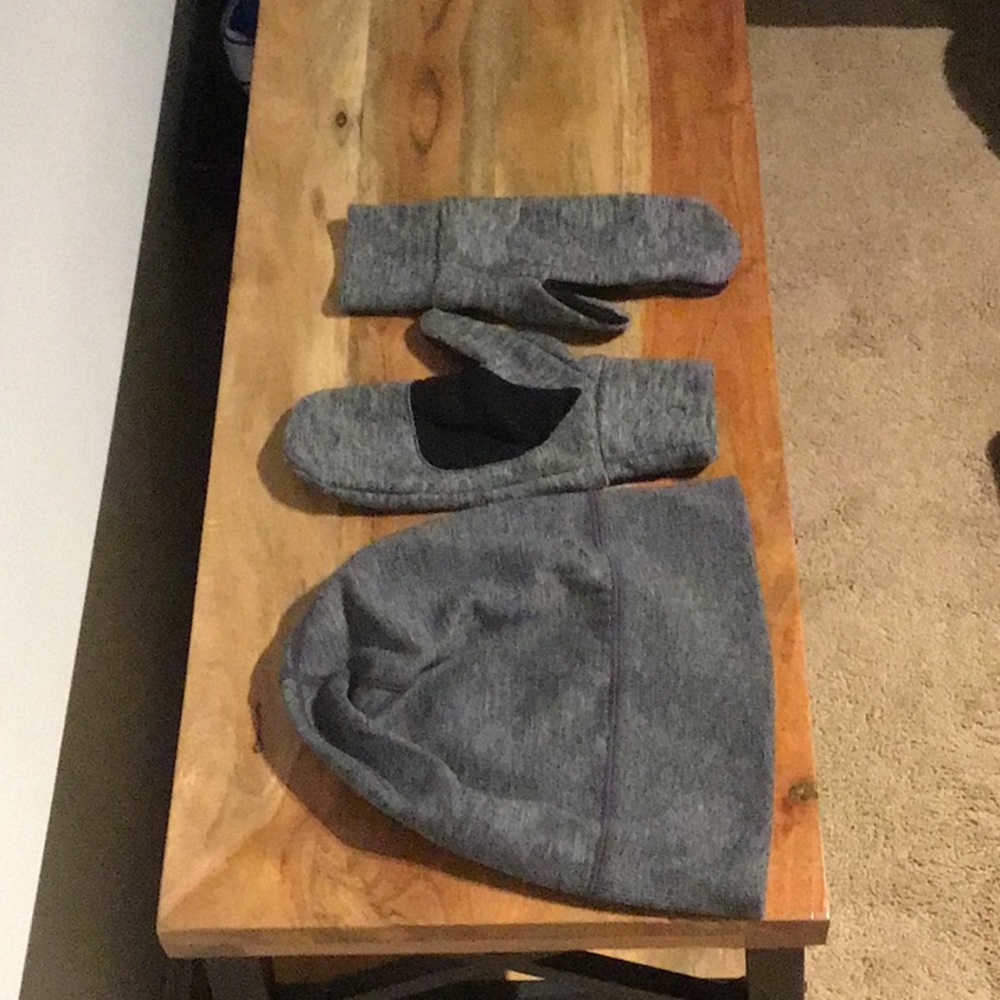 Brooks lightweight hat and mittens